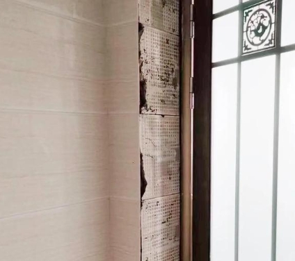 辽阳市瓷砖空鼓免砸砖维修公司分享吸水砖泡水时间不够或过长都会对瓷砖铺贴效果产生影响